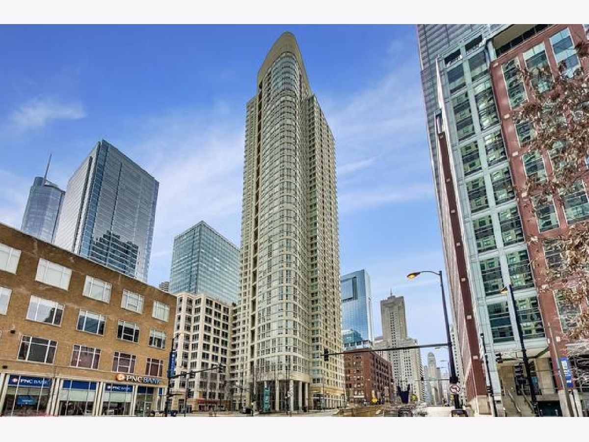 Condominiums Rented Sterling Chicago Illinois, 345 Lasalle
