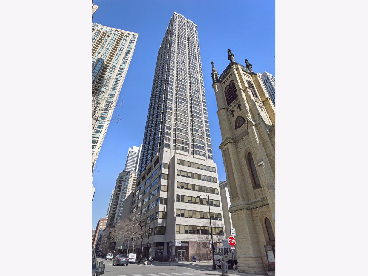 Condominiums For Rent 30 E Huron Chicago Illinois, 30 Huron