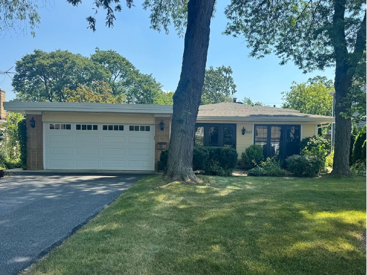 Homes Sold Northeast Deerfield Deerfield Illinois, 1337 Knollwood