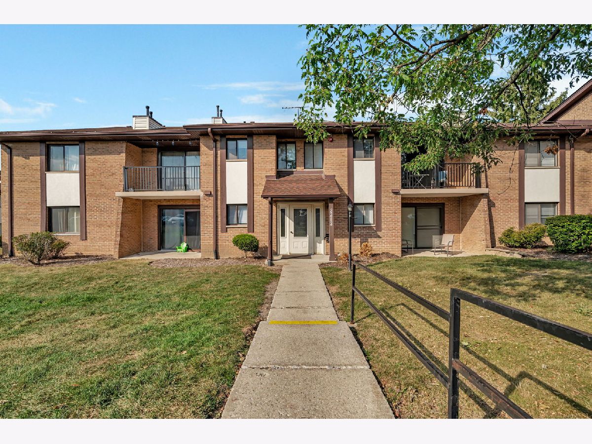 Condominiums For Sale Piers Ii Woodridge Illinois, 2212 Wharf Drive