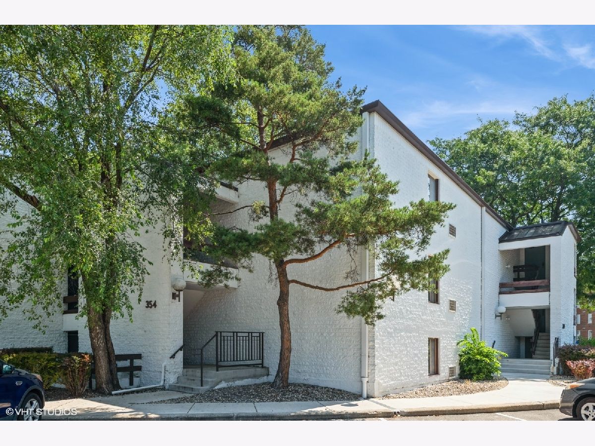 Condominiums For Sale Courtyard Arlington Heights Illinois, 354 Miner Street
