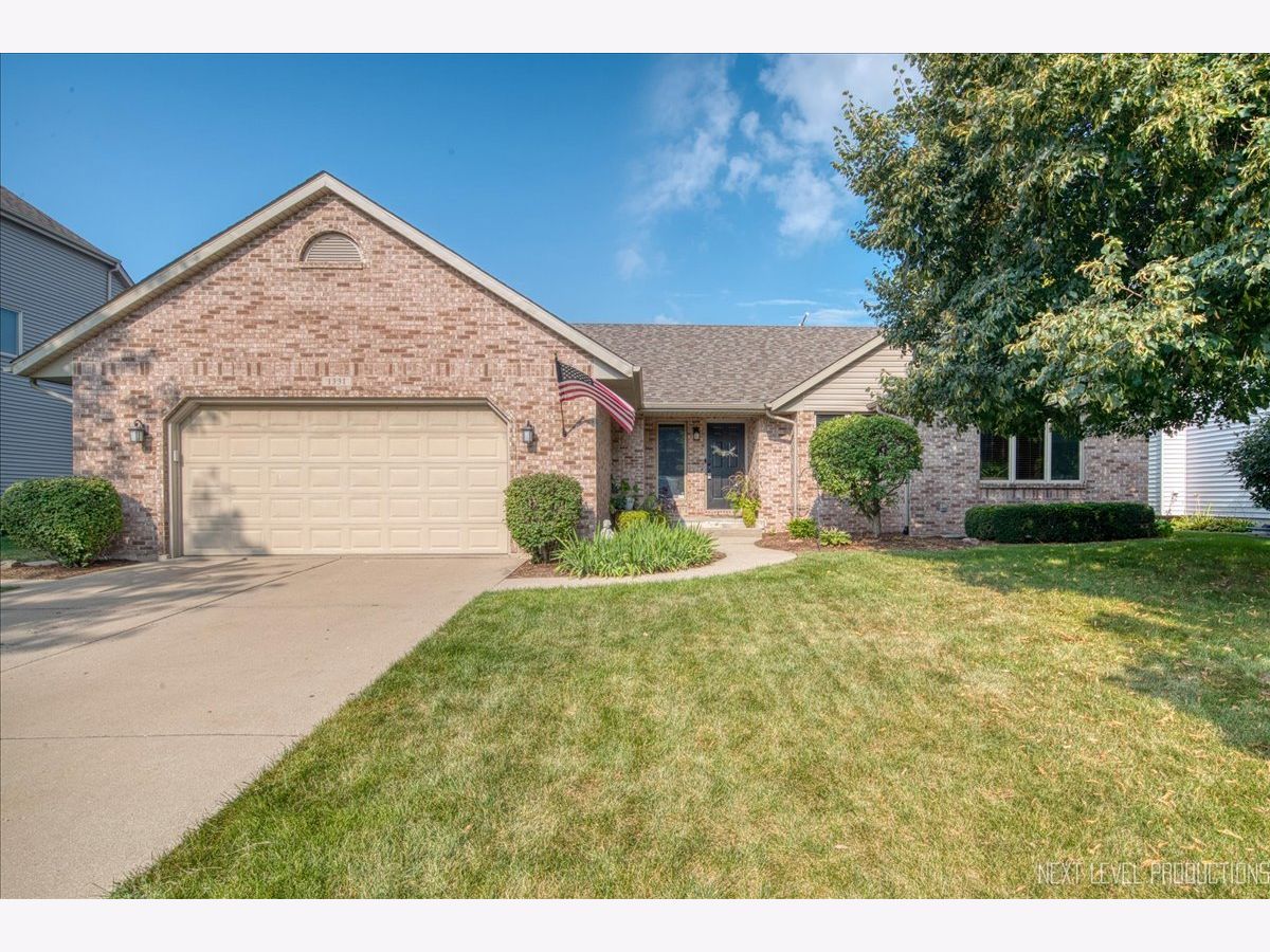  For Sale Sycamore Illinois, 1331 Yorkshire Drive