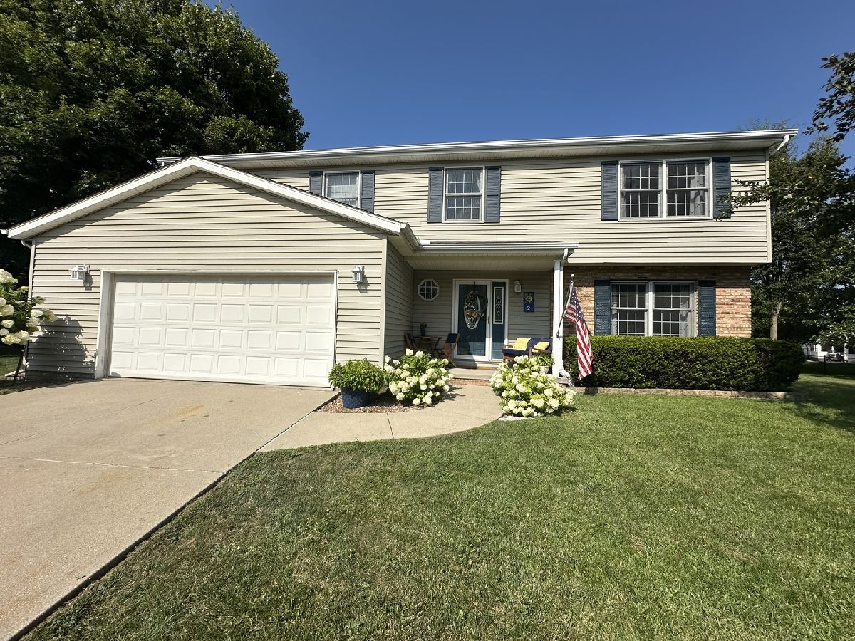 Homes & Condos & Townhomes For Sale Old Farm Lakes Bloomington Illinois, 2 Blue Lake Court
