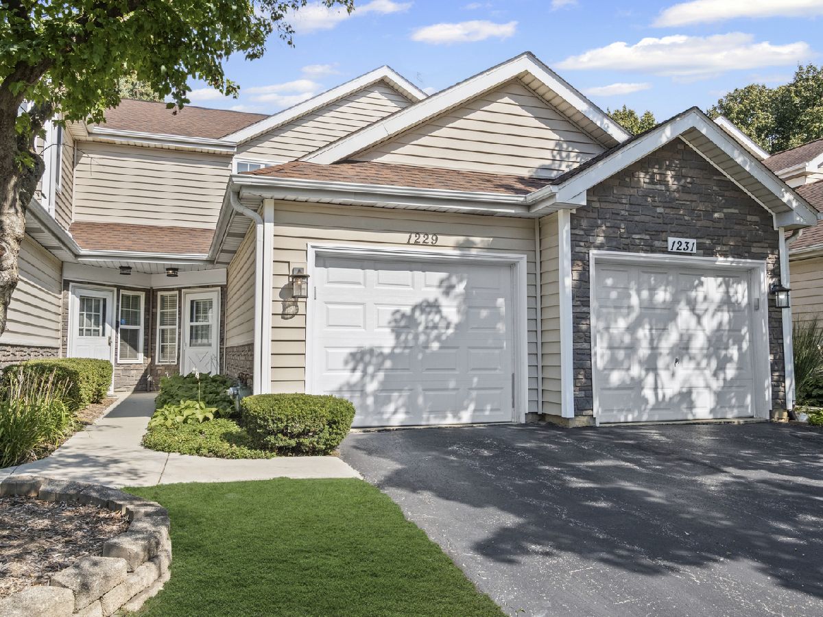 Townhomes & Condos For Sale Wellington Court Schaumburg Illinois, 1229 Cranbrook Drive