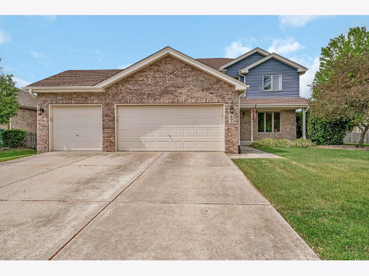  For Sale Minooka Illinois, 601 High Grove Drive