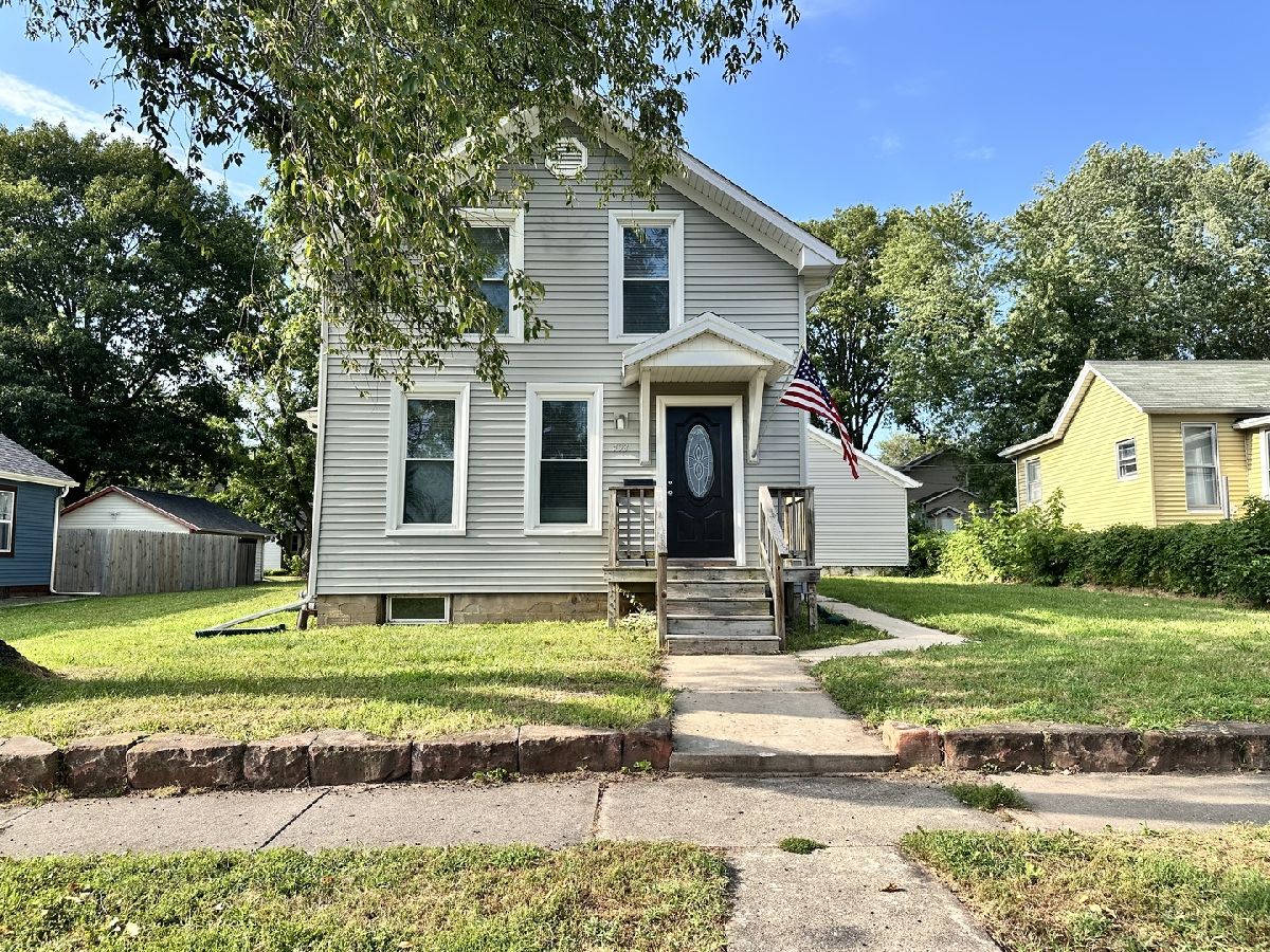 Homes & Condos & Townhomes For Sale Dimmitts Grove Bloomington Illinois, 408 Mill Street