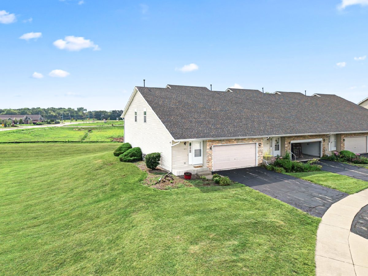 Homes & Townhomes & Condos For Sale Townsend Woods Sycamore Illinois, 1071 Alexandria Drive