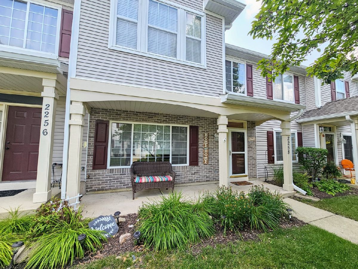 Townhomes & Condos Rented Reflections Aurora Illinois, 2258 Reflections