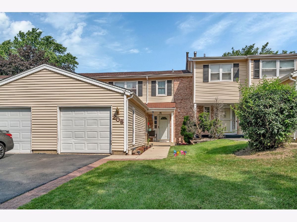Townhomes For Sale Winston Village Bolingbrook Illinois, 208 Porter Lane