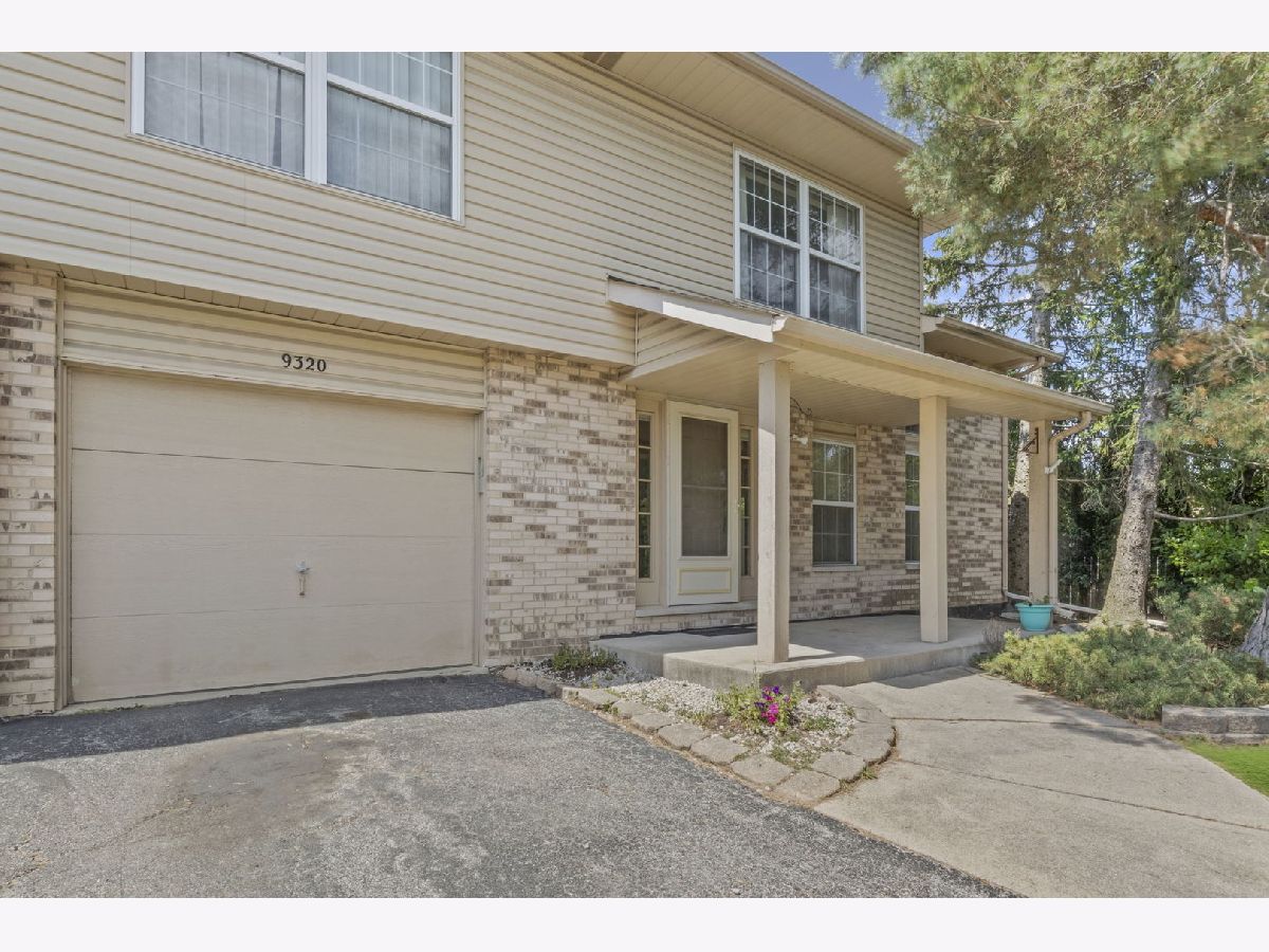  Sold Orland Hills Illinois, 9320 Meadowview