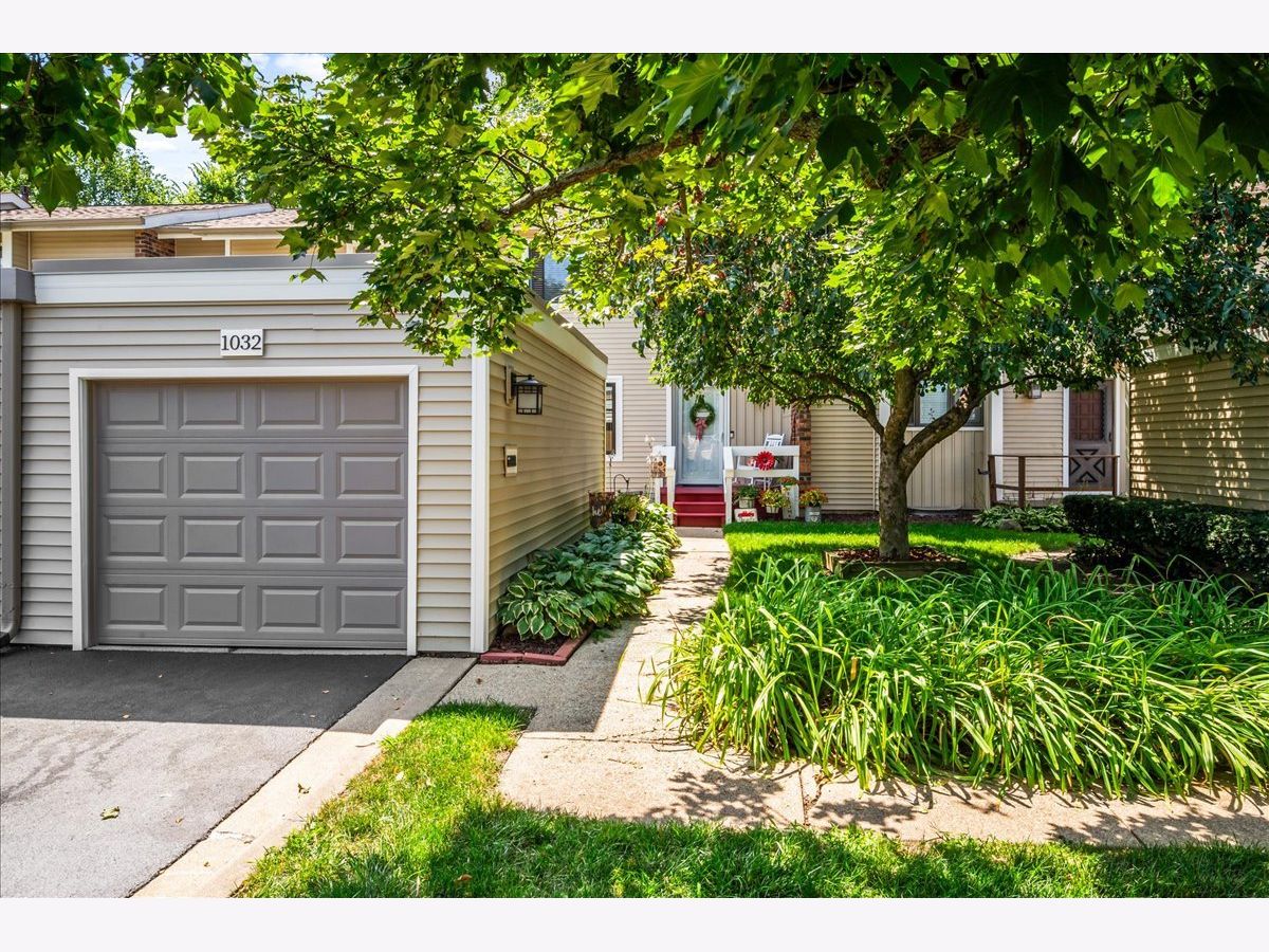 Townhomes For Sale Timberlake Aurora Illinois, 1032 Rainwood Drive