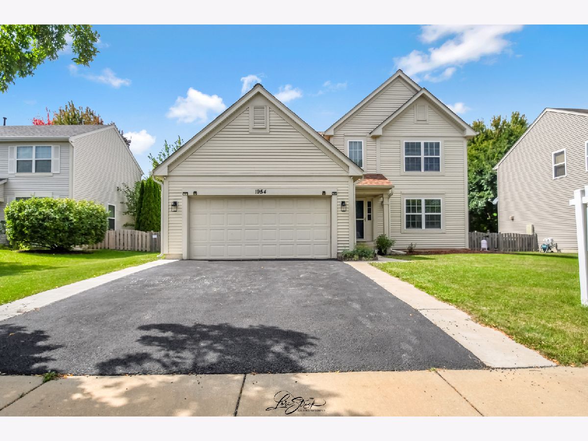  For Sale Montgomery Illinois, 1954 Cambridge Lane
