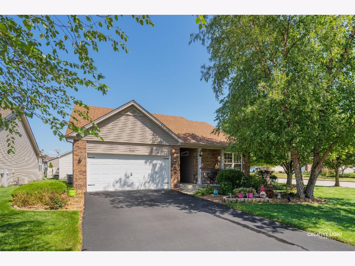 Homes & Townhomes & Condos For Sale Lago Vista Lockport Illinois, 17120 Carlislie Lane