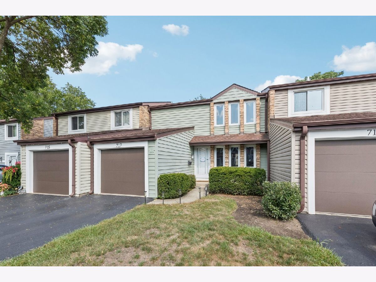 Townhomes For Sale Lakeside Villas Wheeling Illinois, 717 Clearwater Court