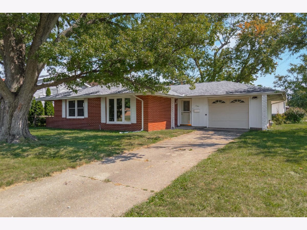 Homes & Condos & Townhomes Sold Fairway Knolls Bloomington Illinois, 101 Radliff