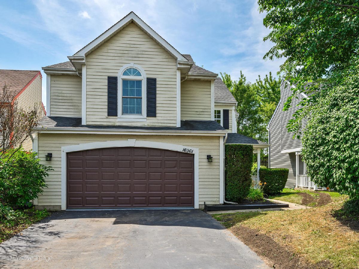 Homes For Sale Hunt Club East Libertyville Illinois, 16961 Serranda Drive