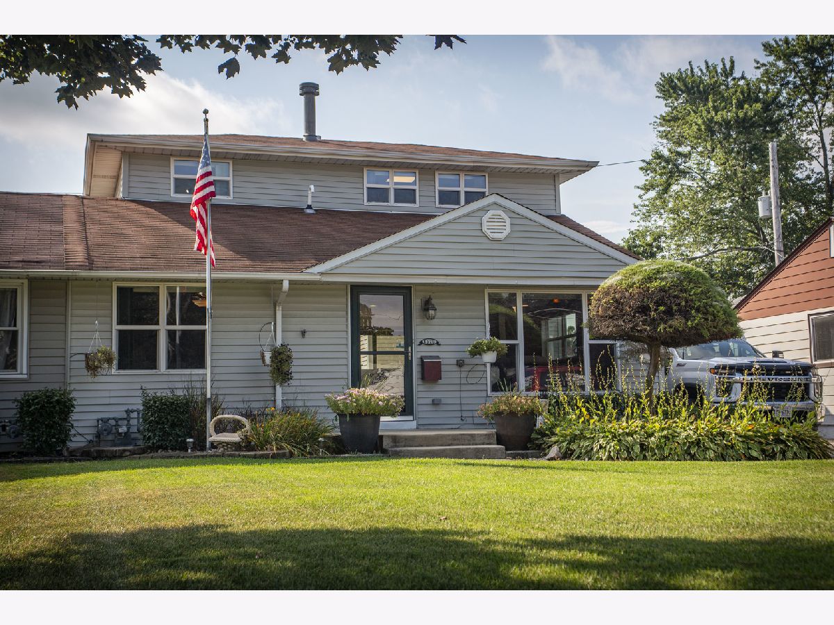 For Sale Hometown Illinois, 8925 Main Street