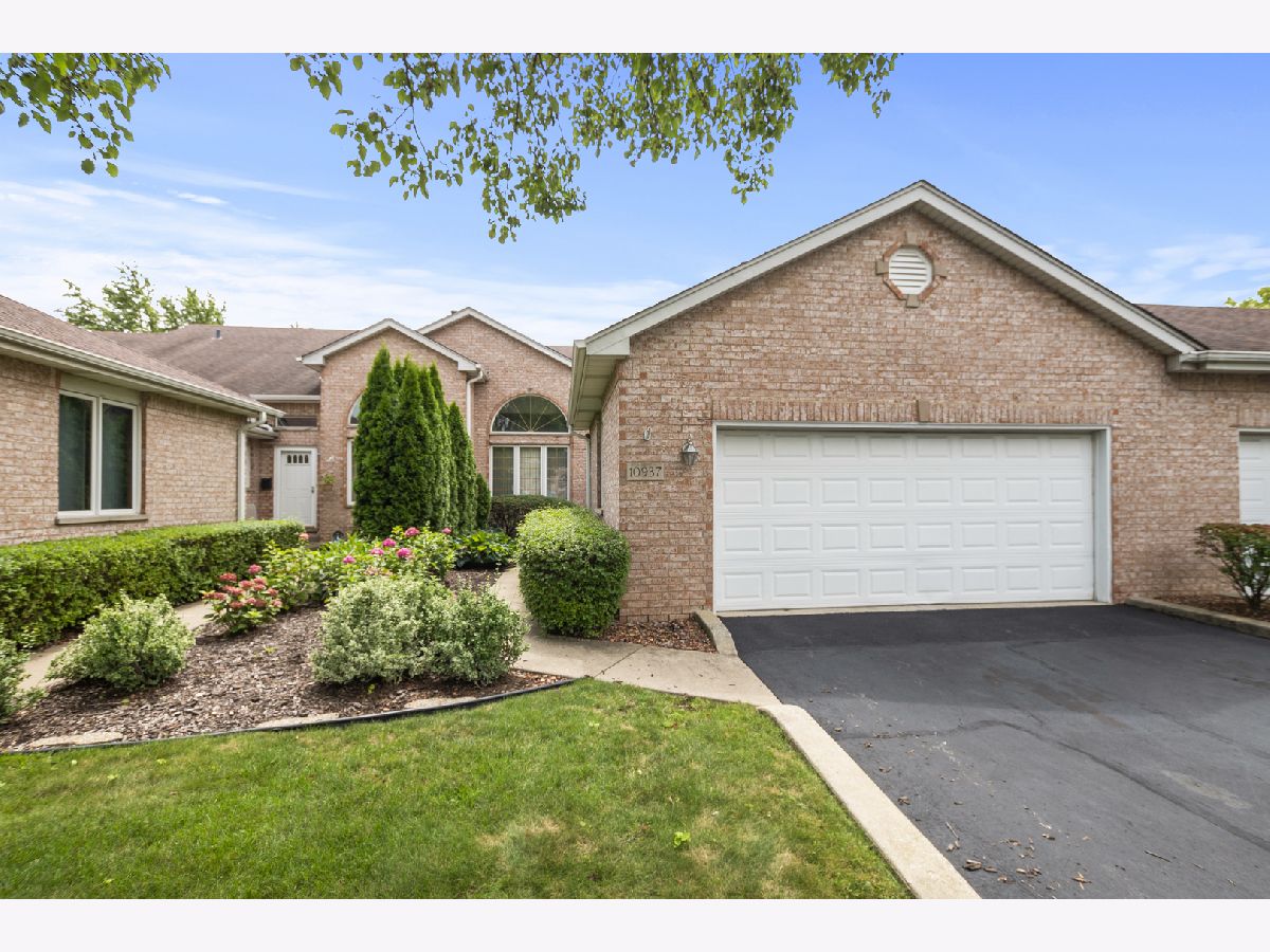 Homes & Condos & Townhomes For Sale Laurel Hills Orland Park Illinois, 10937 Saffron Court