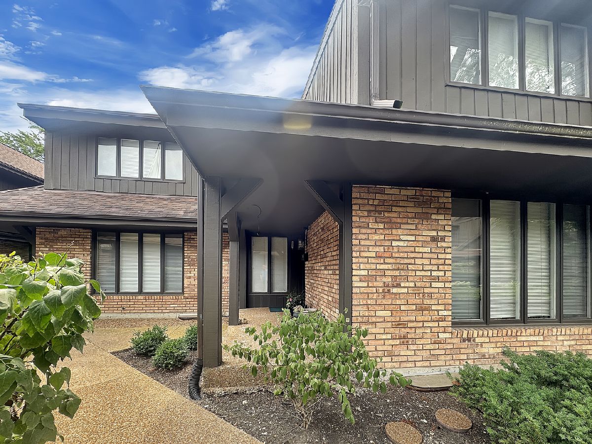 Condos & Townhomes & Homes For Sale Mission Hills Northbrook Illinois, 1935 Mission Hills Lane