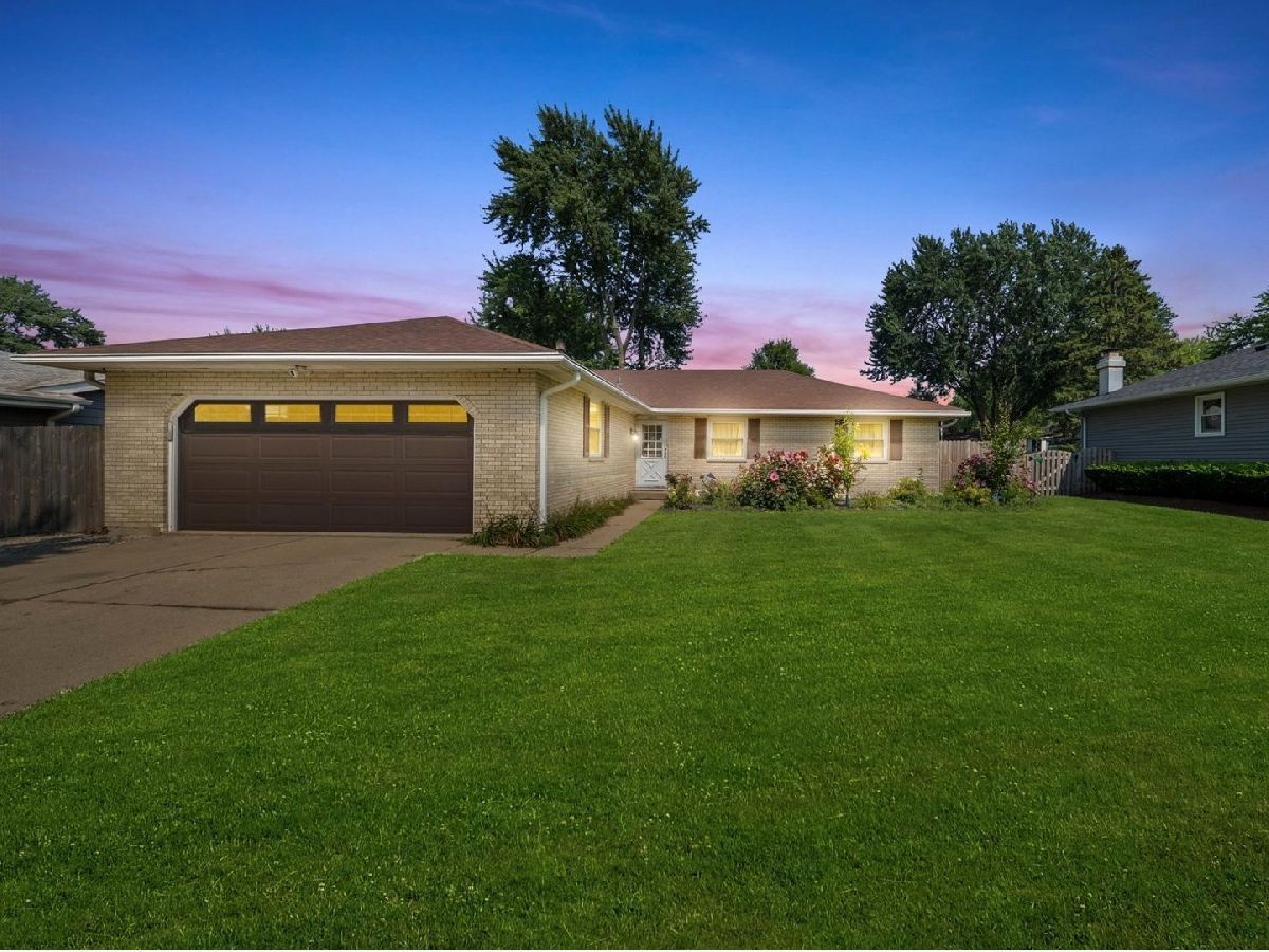 Homes For Sale Indian Trail West Aurora Illinois, 1071 Almond Drive