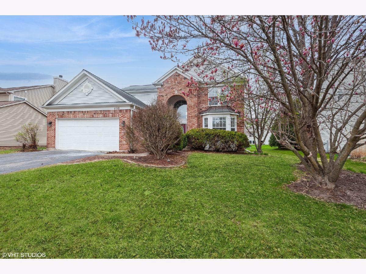 Townhomes & Homes For Sale Country Club Village Aurora Illinois, 1110 Oakhill Drive
