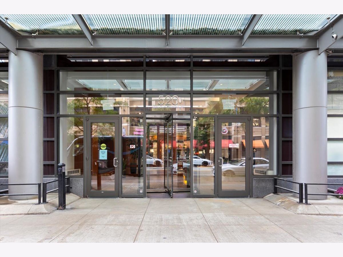  For Sale Chicago Illinois, 520 State Street