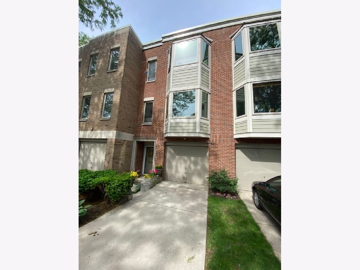 Townhomes Rented Lakewood Commons Chicago Illinois, 2304 Lakewood
