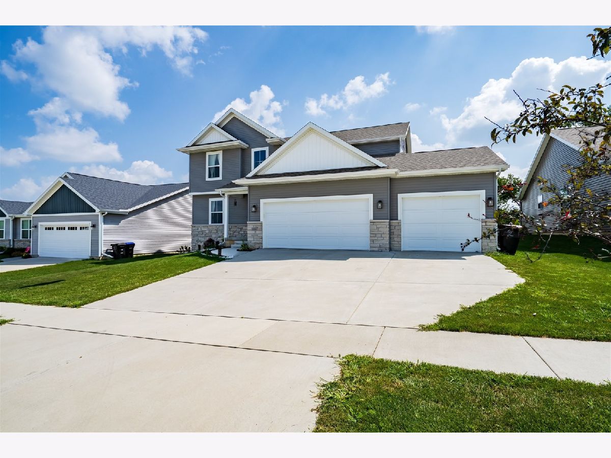 Homes & Condos & Townhomes For Sale Fox Lake Bloomington Illinois, 2512 Savanna Road