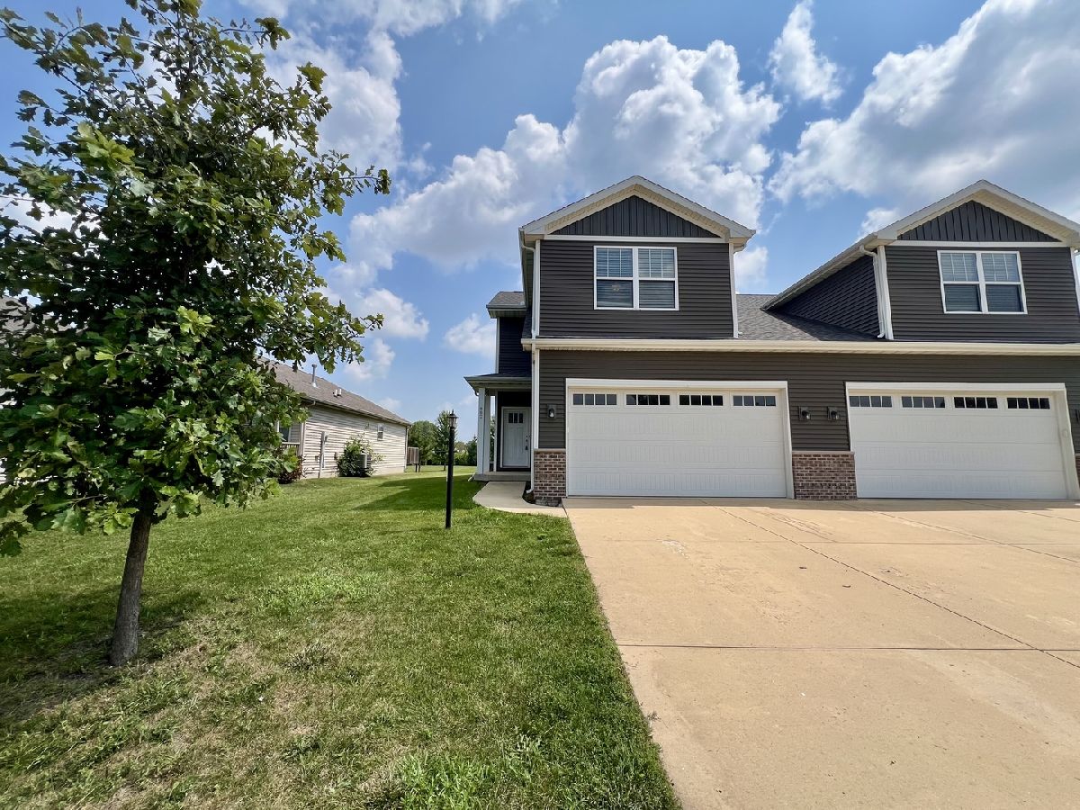 Homes & Townhomes & Condos For Sale Sawgrass Champaign Illinois, 802 Sedgegrass Drive
