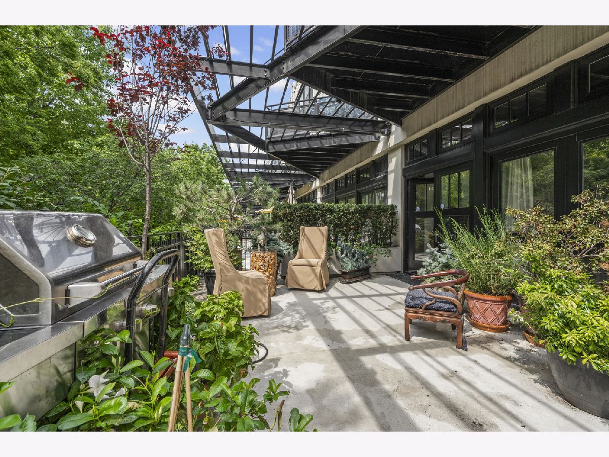 Condominiums For Rent University Commons Chicago Illinois, 1070 15th