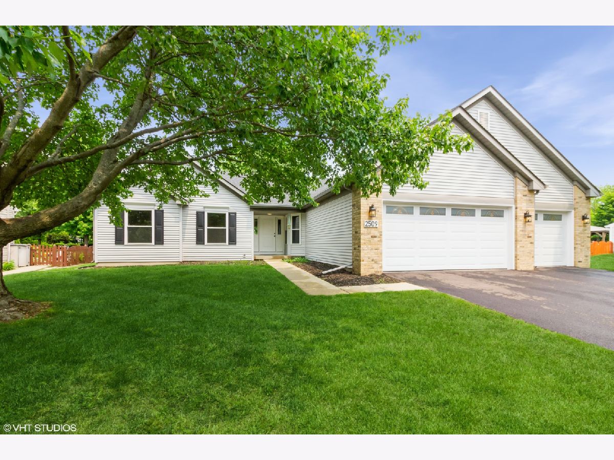 Homes & Townhomes & Condos For Sale Orchard Valley Aurora Illinois, 2509 Oak Trails Drive