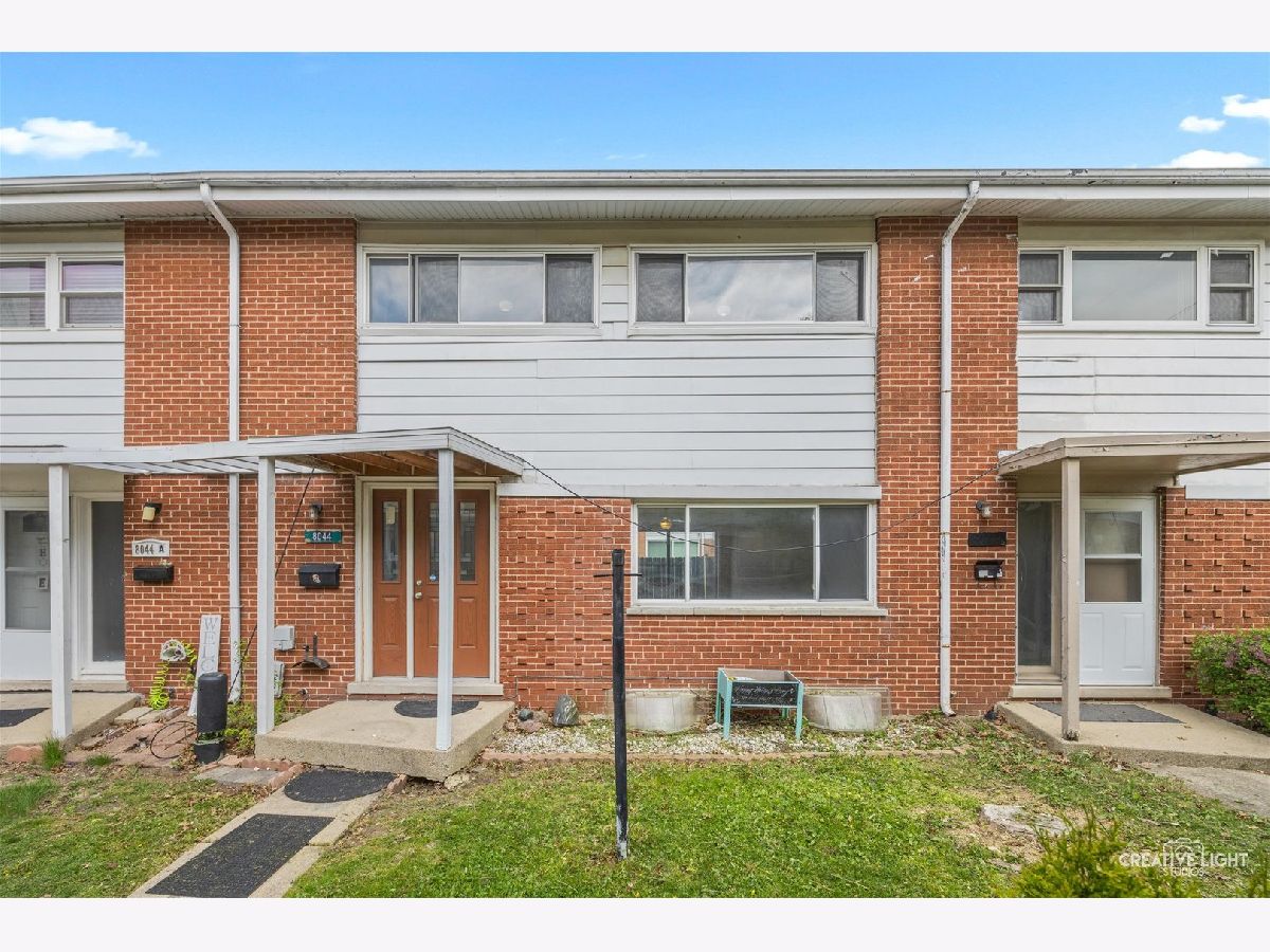 Townhomes For Sale Courtland Park Niles Illinois, 8044 Lyons Street