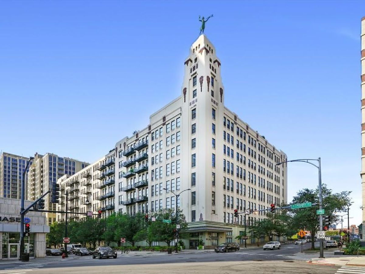 Condominiums For Sale One River Place Chicago Illinois, 758 Larrabee Street