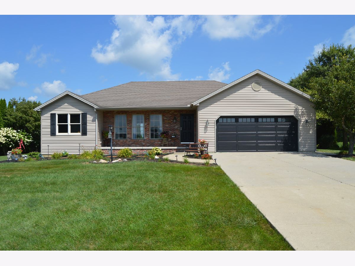 For Sale El Paso Illinois, 277 Clearview Road