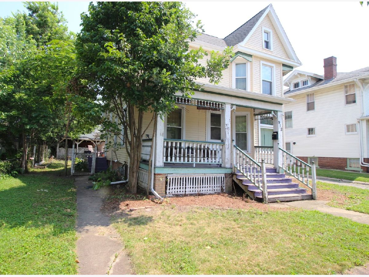 Homes & Condos & Townhomes For Sale South Hill Bloomington Illinois, 912 Madison Street