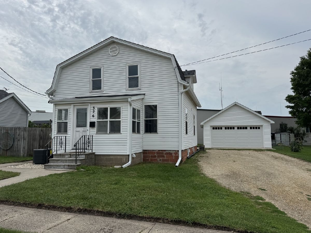 Rented Sycamore Illinois, 326 Grant