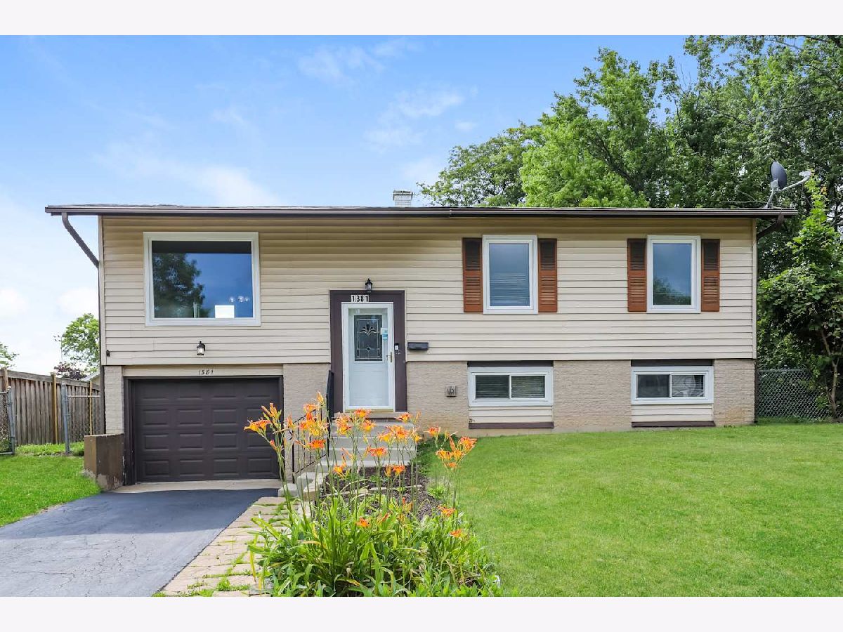  Rented Glendale Heights Illinois, 1381 Alberta