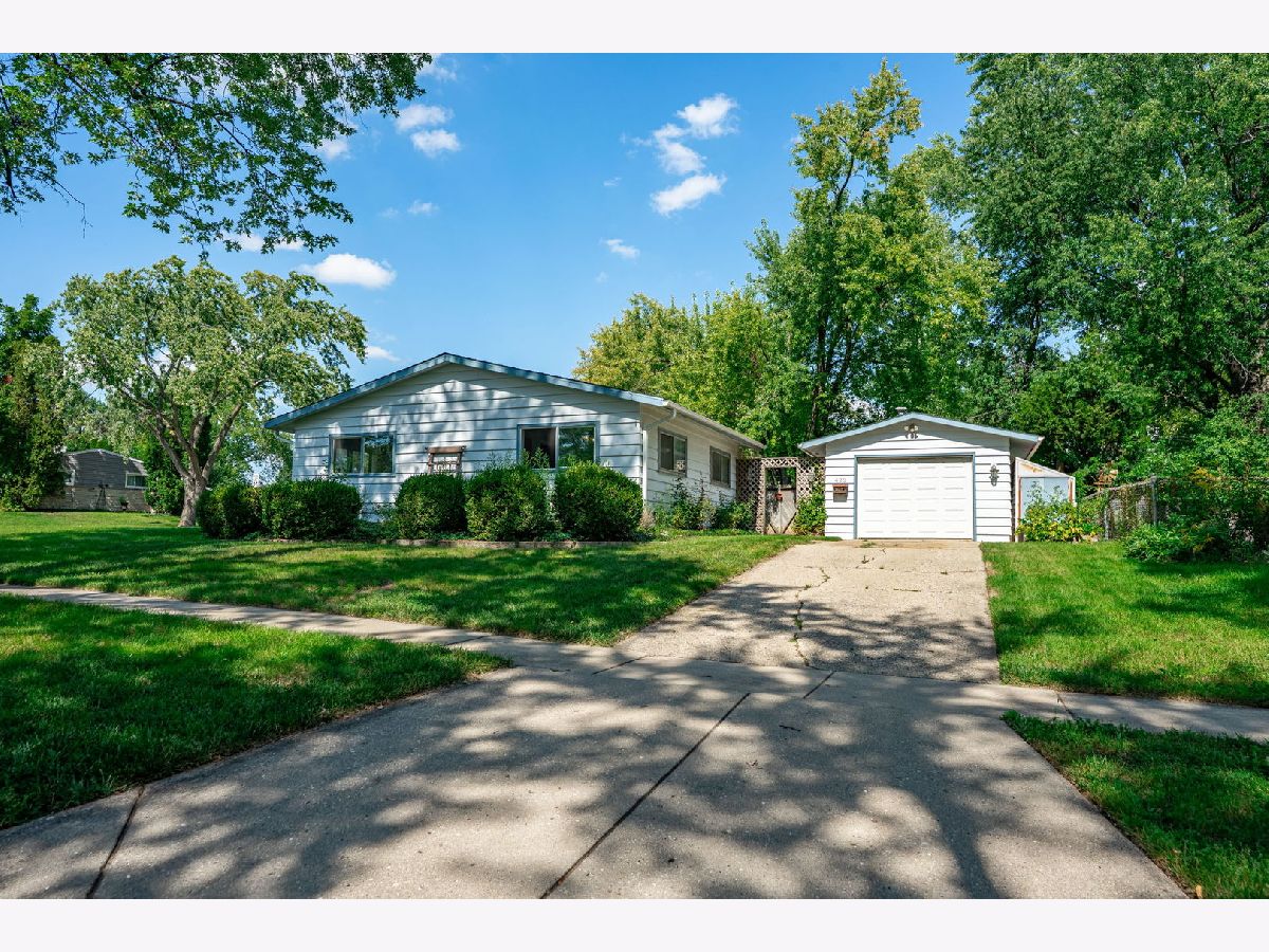  For Sale Streamwood Illinois, 422 Tanglewood Drive