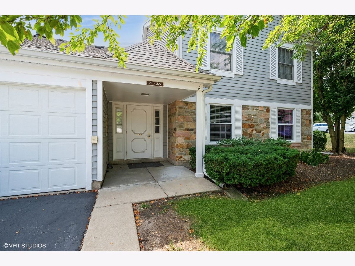 Condos & Townhomes Sold Lexington In The Park Buffalo Grove Illinois, 221 Thornapple