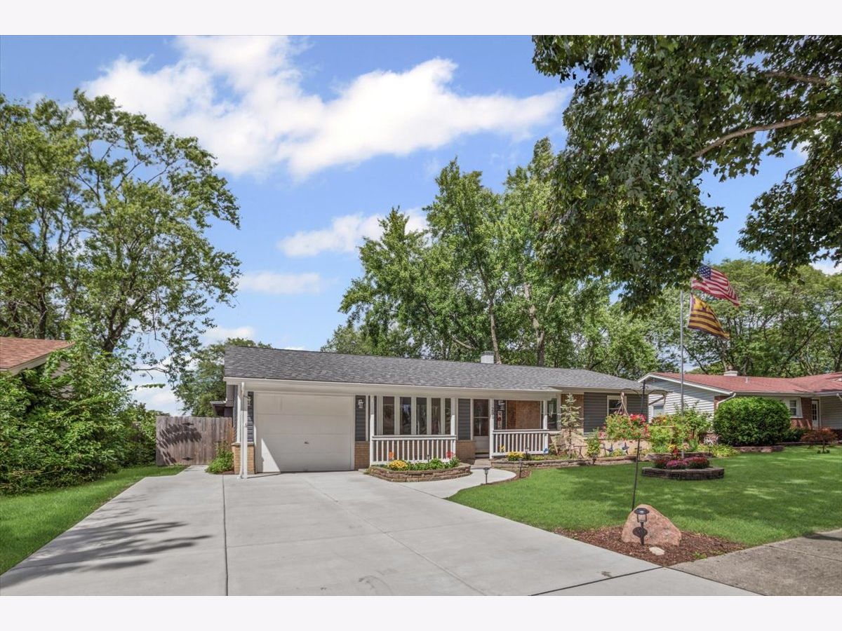  For Sale Elk Grove Village Illinois, 230 Brookhaven Drive