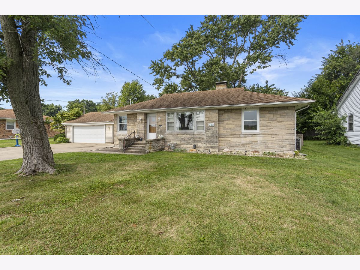  Sold Paris Illinois, 111 Eads