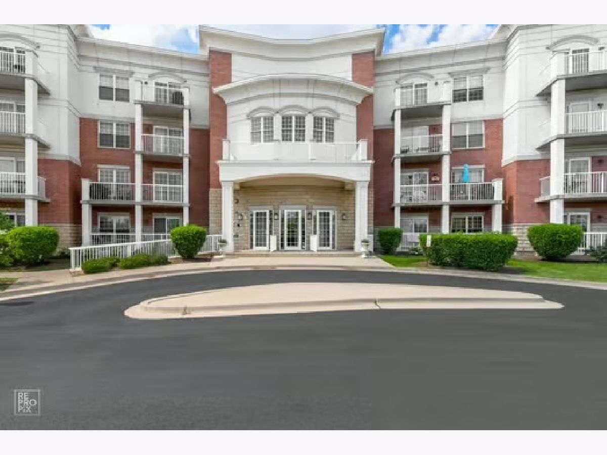 Condominiums For Sale Fountains Of Arlington Arlington Heights Illinois, 701 Rand Road