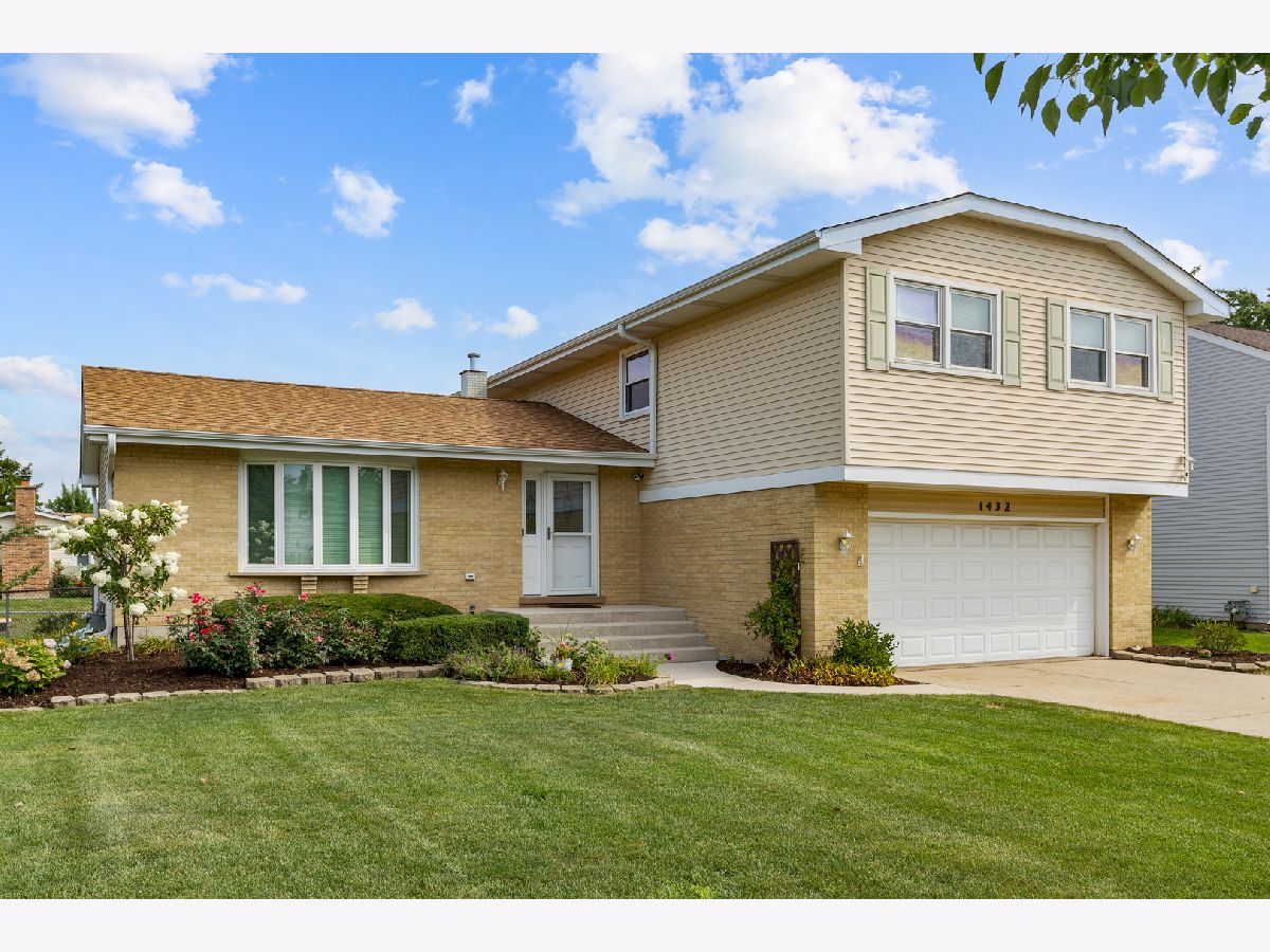Homes For Sale Shenandoah Elk Grove Village Illinois, 1432 Haar Lane