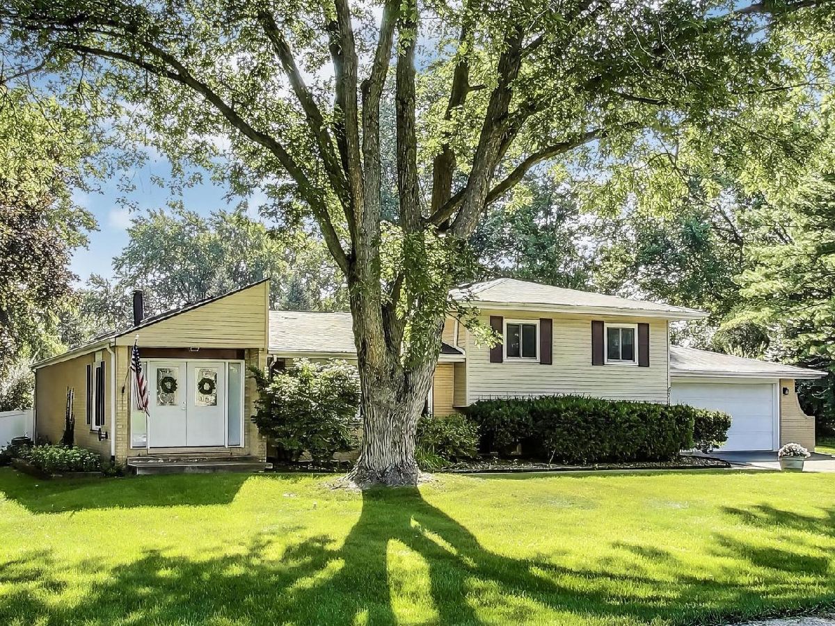  For Sale Darien Illinois, 6717 Bentley Avenue