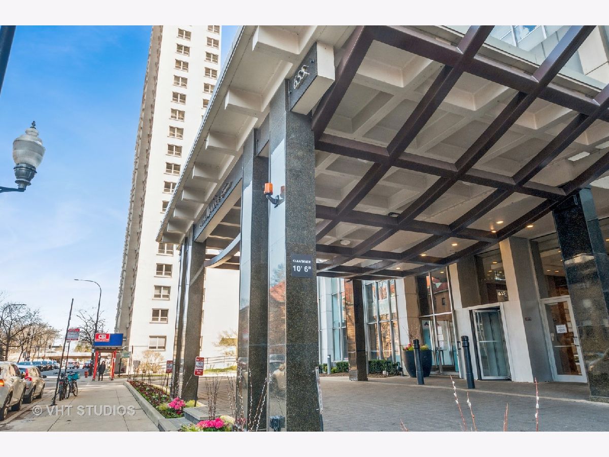 Condominiums For Sale Park Place Tower Chicago Illinois, 655 Irving Park Road