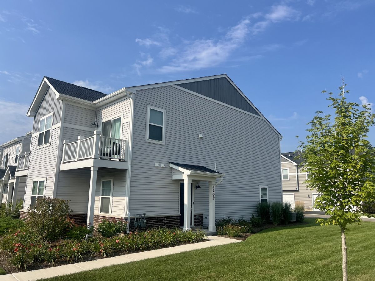 Condos & Townhomes Rented Chelsea Manor Aurora Illinois, 4209 Chelsea Manor