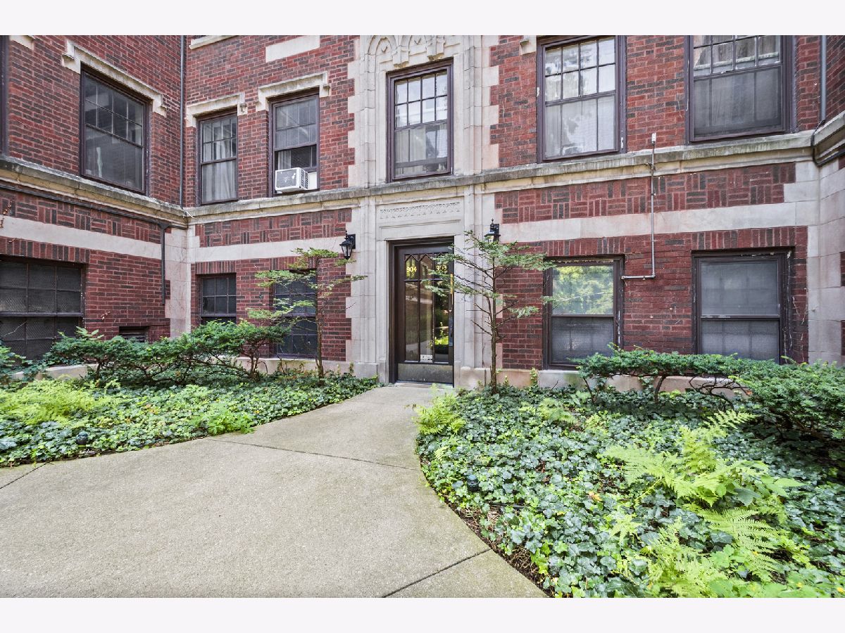 Condos & Townhomes Rented Oakton Gable Evanston Illinois, 906 Oakton