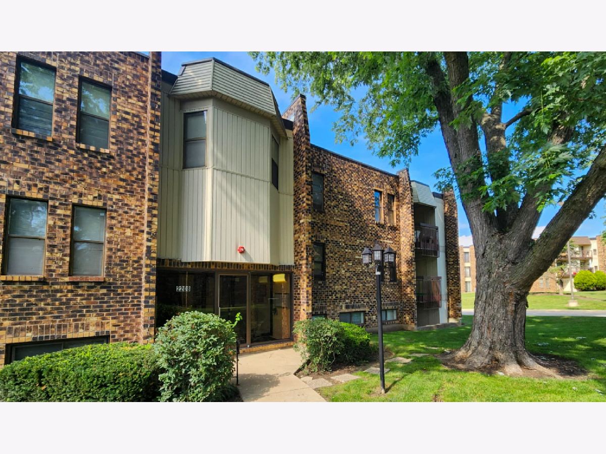 Condos & Townhomes Sold Woodridge Club Woodridge Illinois, 2208 Country Club
