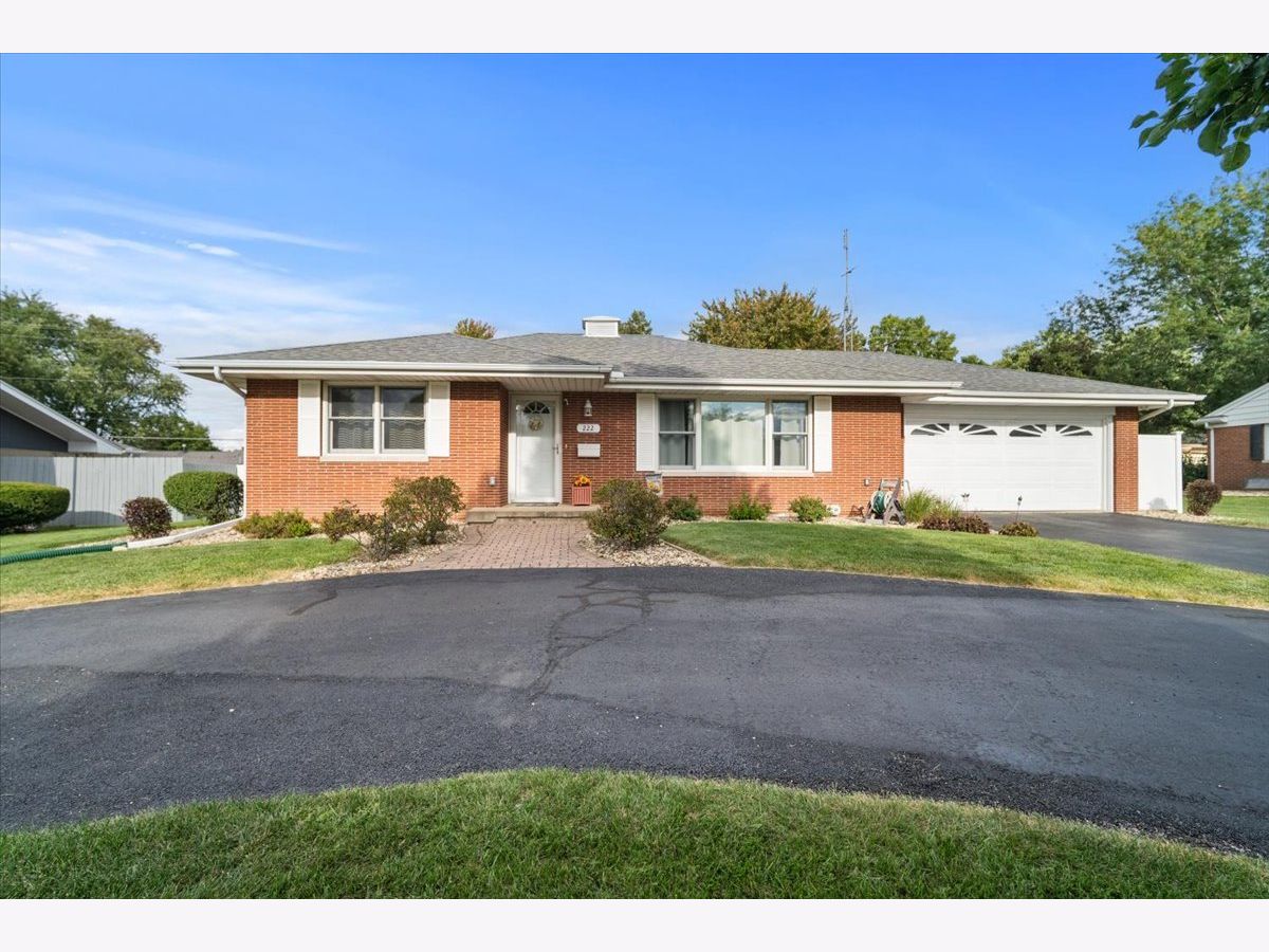  For Sale Bloomington Illinois, 222 Fairway Drive
