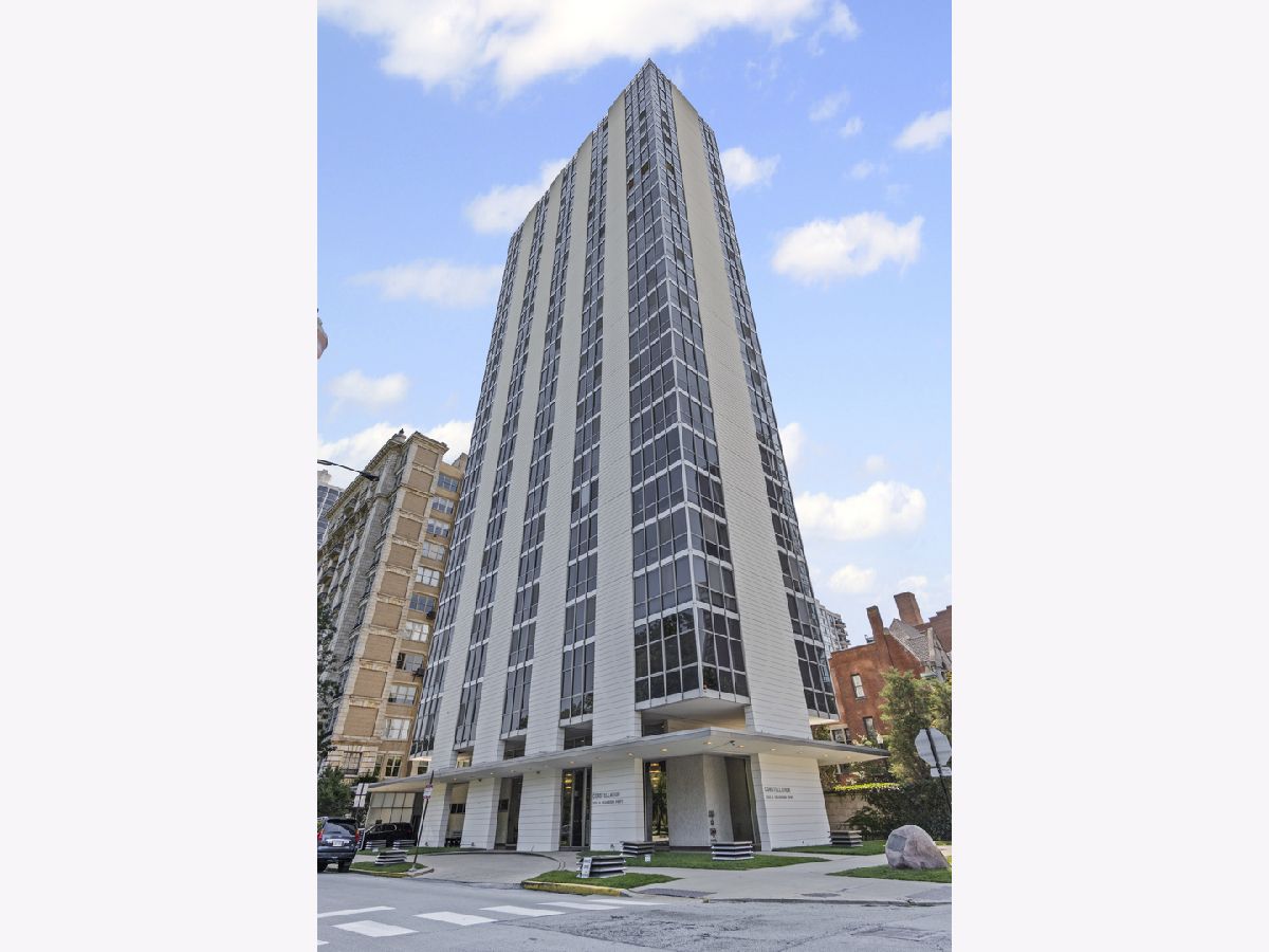 Condominiums For Sale Constellation Chicago Illinois, 1555 Dearborn Parkway